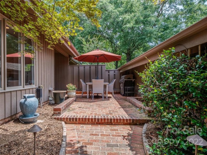 Property image 2 at 5002 Sunningdale Court, Charlotte, NC 28226