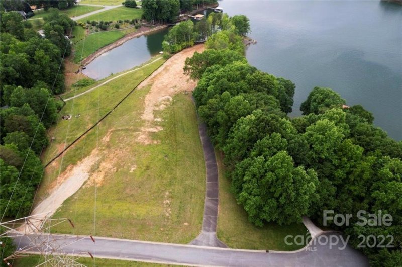 Property image 4 at 125 Hawks Point Drive, Troutman, NC 28166