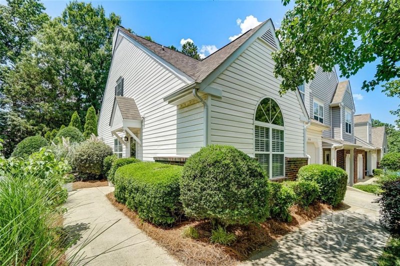 Property image 2 at 8910 Roseton Lane, Charlotte, NC 28277