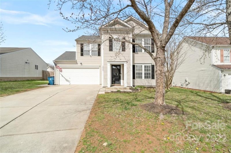 3033 Hawick Commons Drive