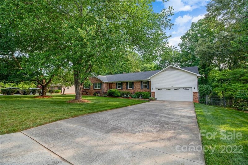 Property image 3 at 2424 Regal Drive, Gastonia, NC 28056