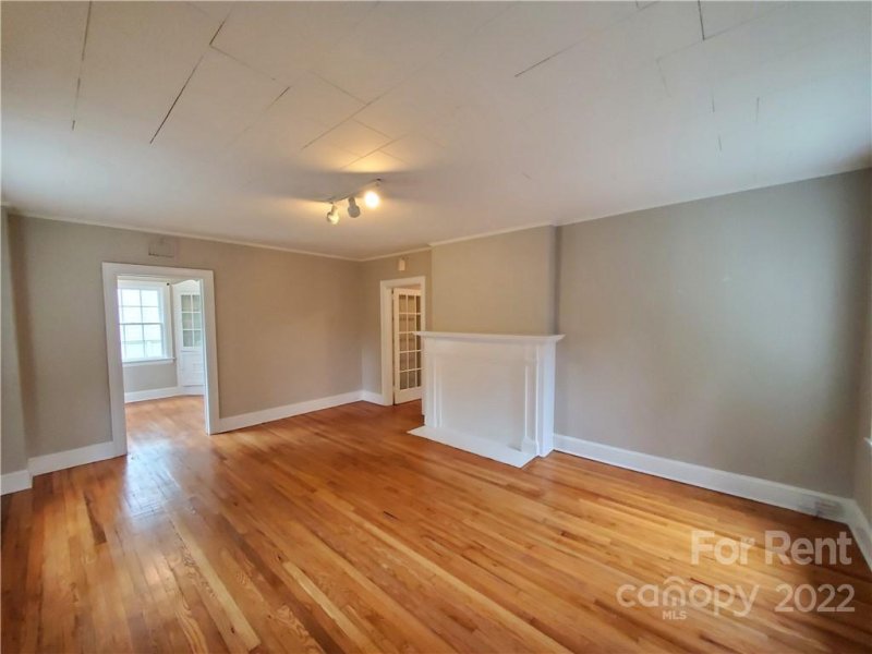Property image 3 at 2429 Commonwealth Avenue, Charlotte, NC 28205