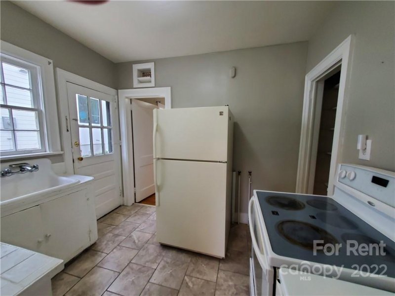 Property image 5 at 2429 Commonwealth Avenue, Charlotte, NC 28205