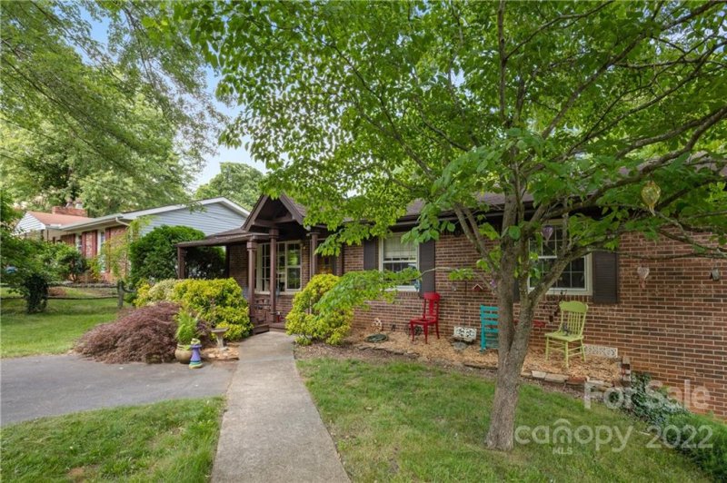 Property image 3 at 13 Hillview Road, Asheville, NC 28805