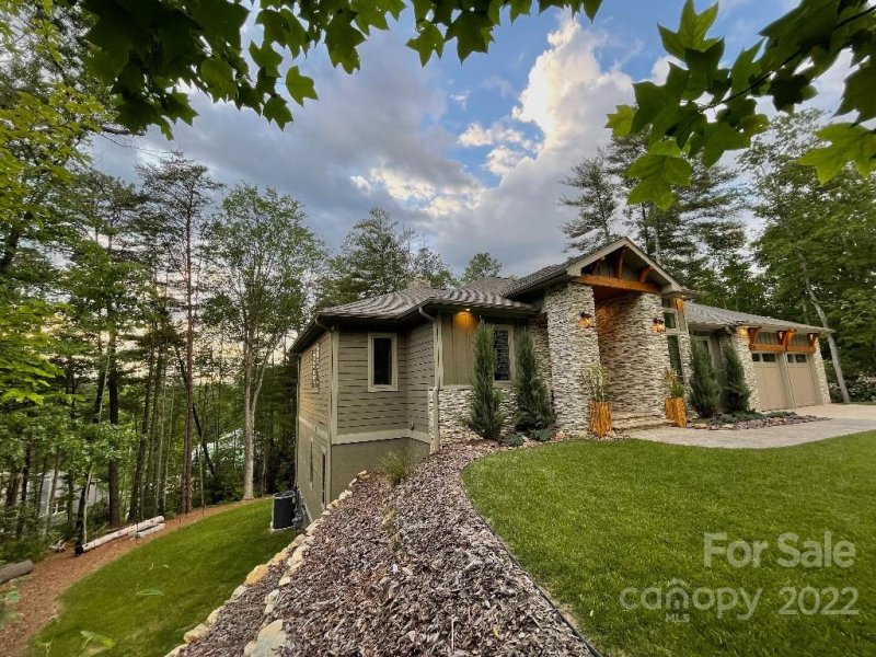 Property image 3 at 74 Crossings Circle, Fairview, NC 28730