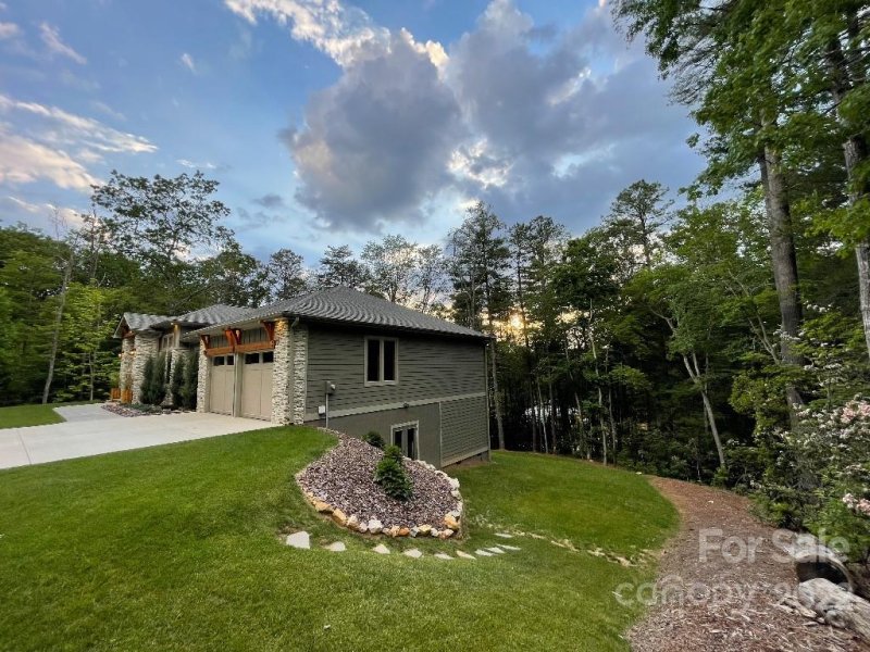 Property image 4 at 74 Crossings Circle, Fairview, NC 28730