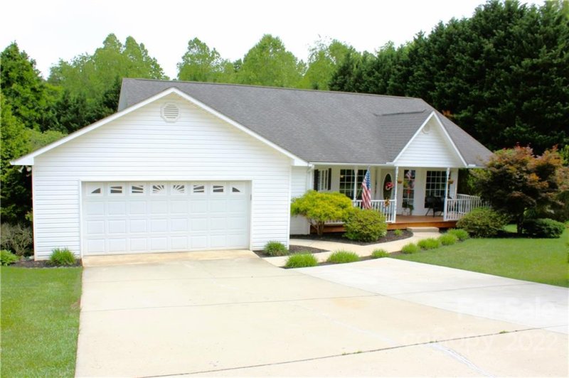 Property image 2 at 109 Meadow Run, Asheville, NC 28806