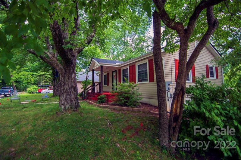 Property image 3 at 2135 Arlington Place, Hendersonville, NC 28791
