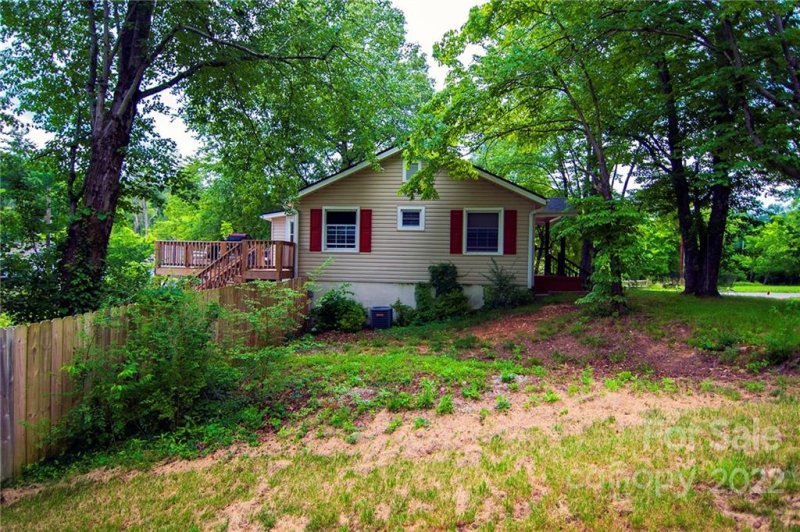 Property image 4 at 2135 Arlington Place, Hendersonville, NC 28791