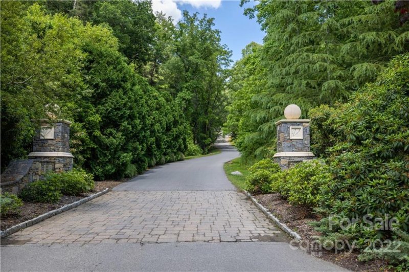 Property image 3 at 31 Bent Branch Lane, Asheville, NC 28804