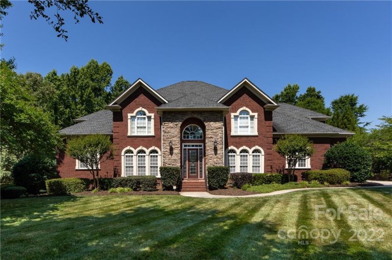 705 Mountain Laurel Way