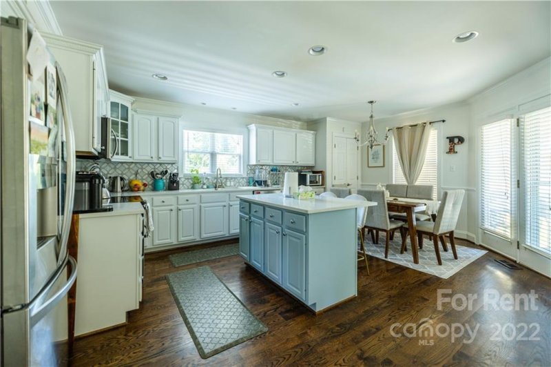 Property image 2 at 430 Iverson Way, Charlotte, NC 28203