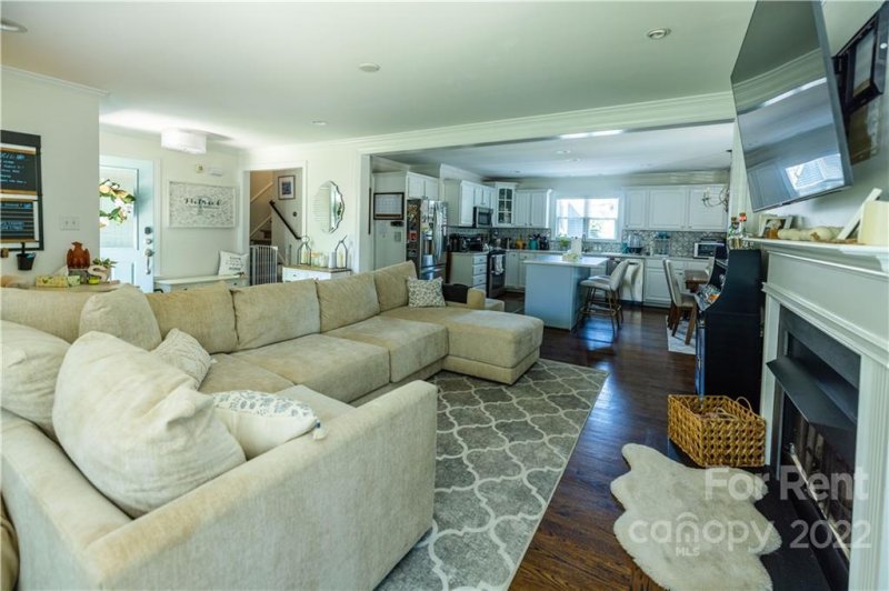 Property image 5 at 430 Iverson Way, Charlotte, NC 28203