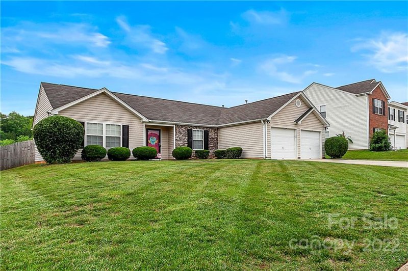 Property image 3 at 9919 Aventide Lane, Charlotte, NC 28215