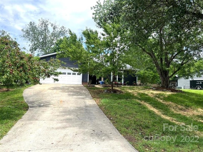 Property image 3 at 8306 Woodgate Lane, Charlotte, NC 28226