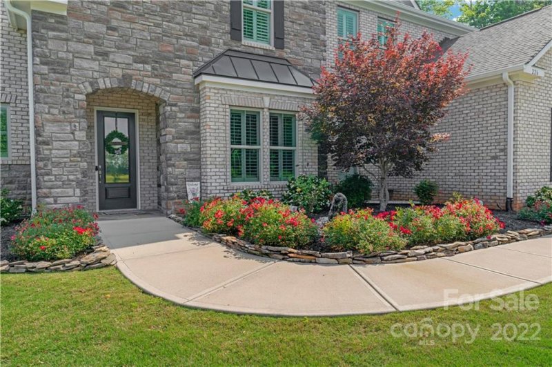 Property image 2 at 226 S San Agustin Drive, Mooresville, NC 28117