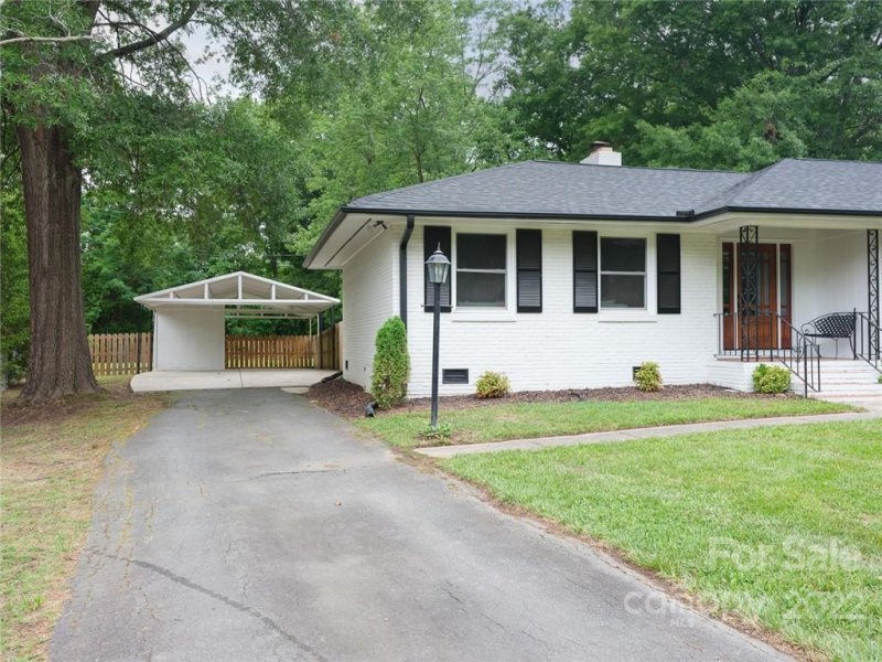 Property image 3 at 1310 Fox Run Drive, Charlotte, NC 28212