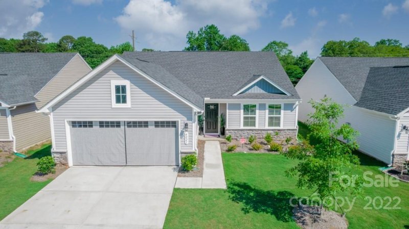 4021 Mackinnon Drive