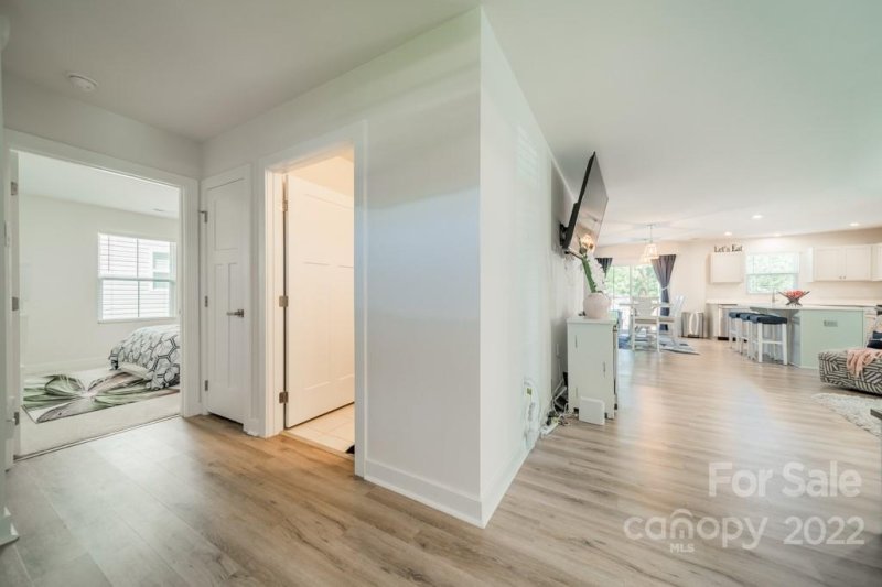 Property image 5 at 4021 Mackinnon Drive, Charlotte, NC 28214