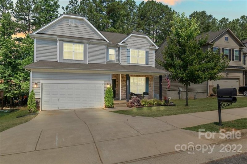 Property image 2 at 124 Carolinian Drive, Statesville, NC 28677