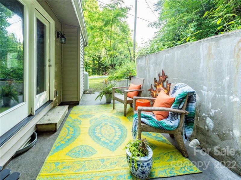 Property image 3 at 817 Holiday Drive, Hendersonville, NC 28739