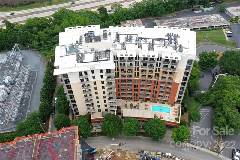 Property image 3 at 701 Royal Court, Charlotte, NC 28202