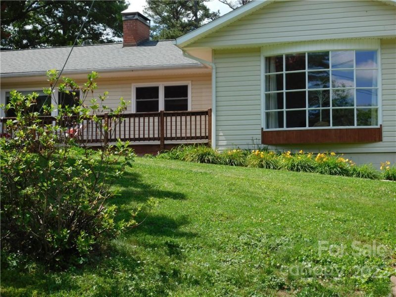 Property image 2 at 353 Hawthorne Drive, Brevard, NC 28712