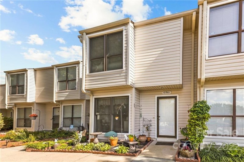 10961 Carmel Crossing Road