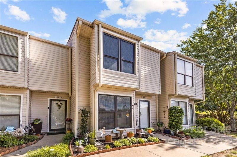 Property image 2 at 10961 Carmel Crossing Road, Charlotte, NC 28226