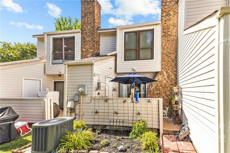 Property image 3 at 10961 Carmel Crossing Road, Charlotte, NC 28226