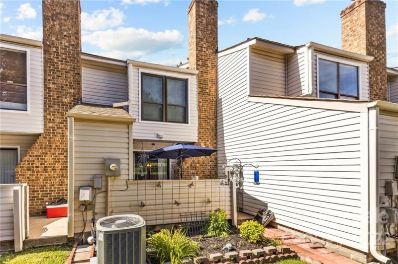 Property image 4 at 10961 Carmel Crossing Road, Charlotte, NC 28226