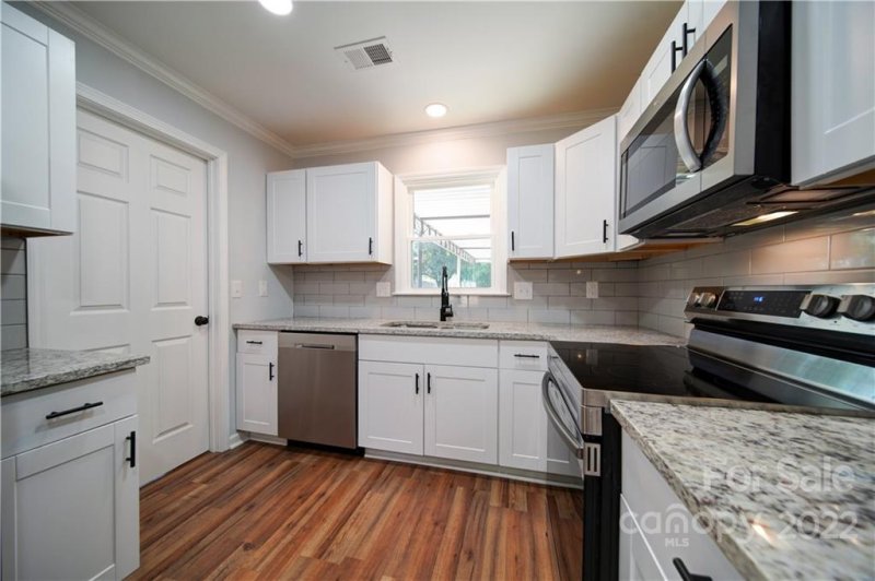 Property image 4 at 7623 Shadowcrest Drive, Charlotte, NC 28217