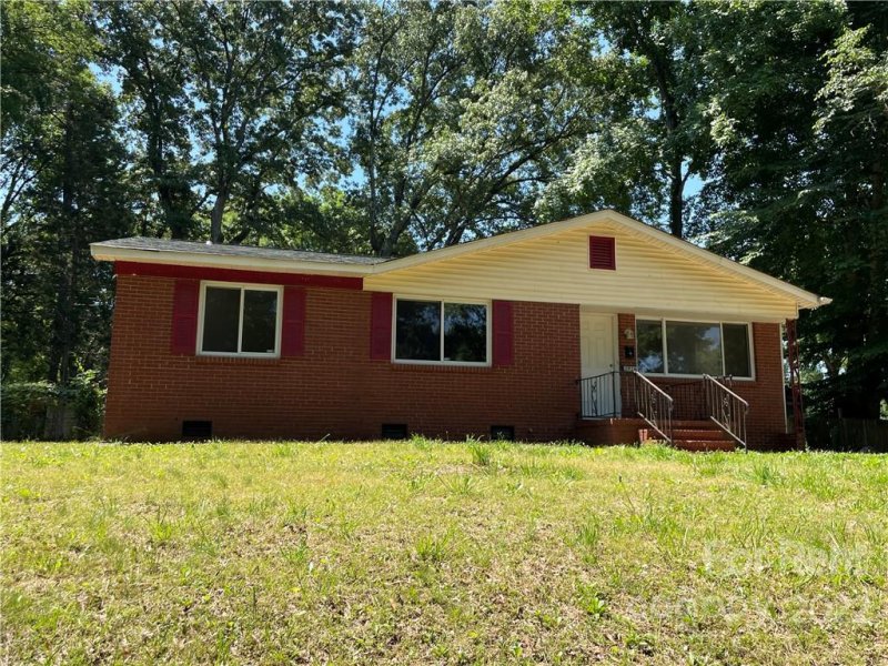 Property image 2 at 3926 Glenville Avenue, Charlotte, NC 28215