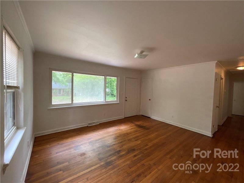 Property image 3 at 3926 Glenville Avenue, Charlotte, NC 28215