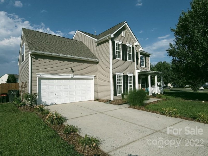 Property image 2 at 16051 Stuarts Draft Court, Charlotte, NC 28278