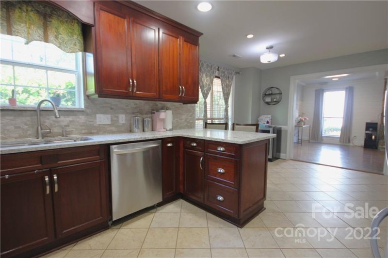 Property image 4 at 3913 Huntmeadow Drive, Charlotte, NC 28269