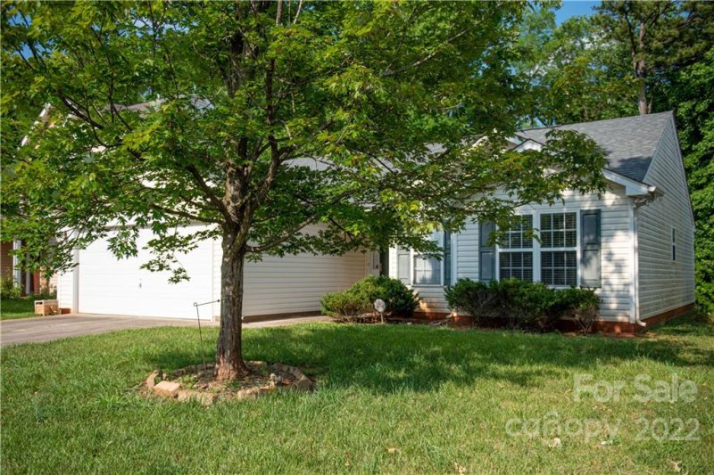 Property image 2 at 6840 Parkers Crossing Drive, Charlotte, NC 28215