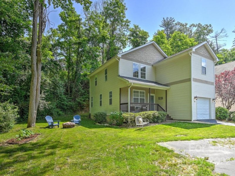 Property image 2 at 46 S Cottage Court, Hendersonville, NC 28739