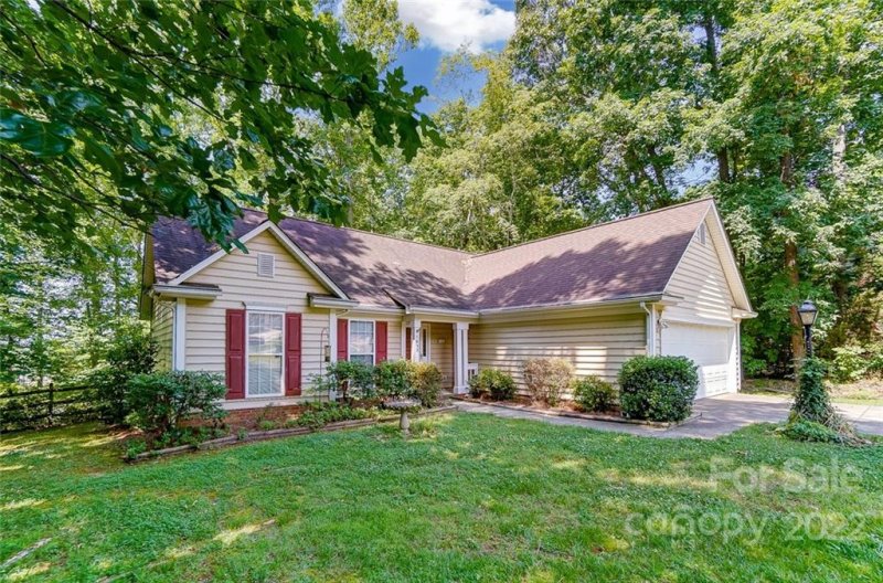 7052 Hunters Bluff Drive