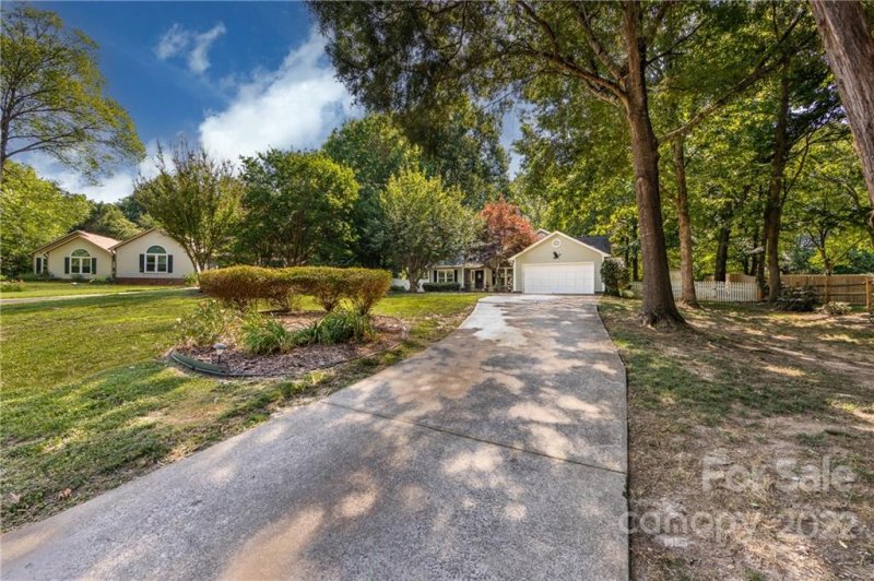 Property image 2 at 3016 Mill Stream Court, Matthews, NC 28104