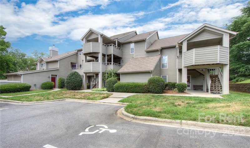 2555 Stockbridge Drive