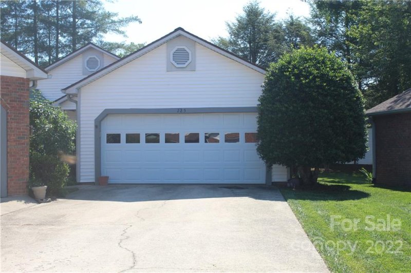 Property image 5 at 225 Hampton Court, Hendersonville, NC 28791