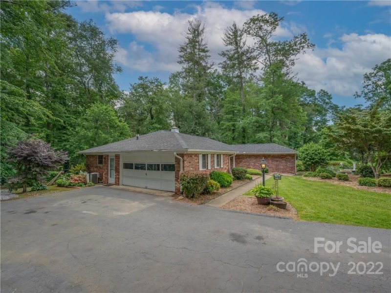 Property image 5 at 511 Fenwick Court, Hendersonville, NC 28739