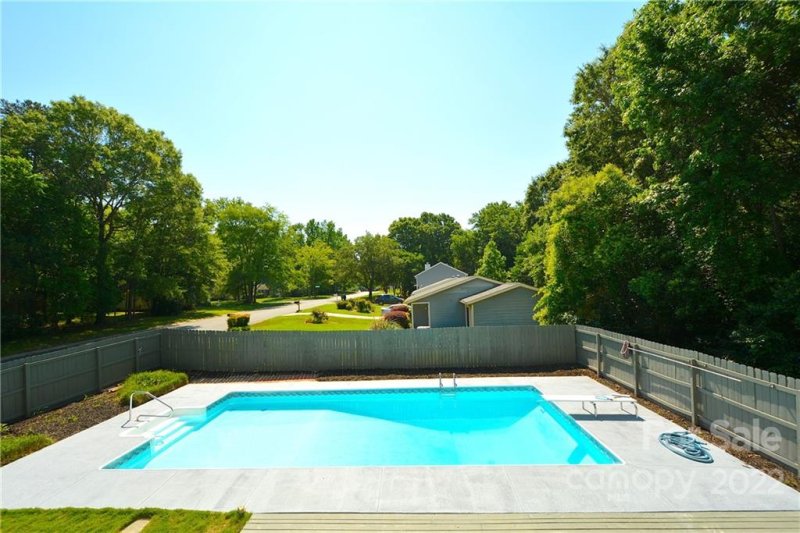 Property image 3 at 4910 Rolling Oak Lane, Charlotte, NC 28227