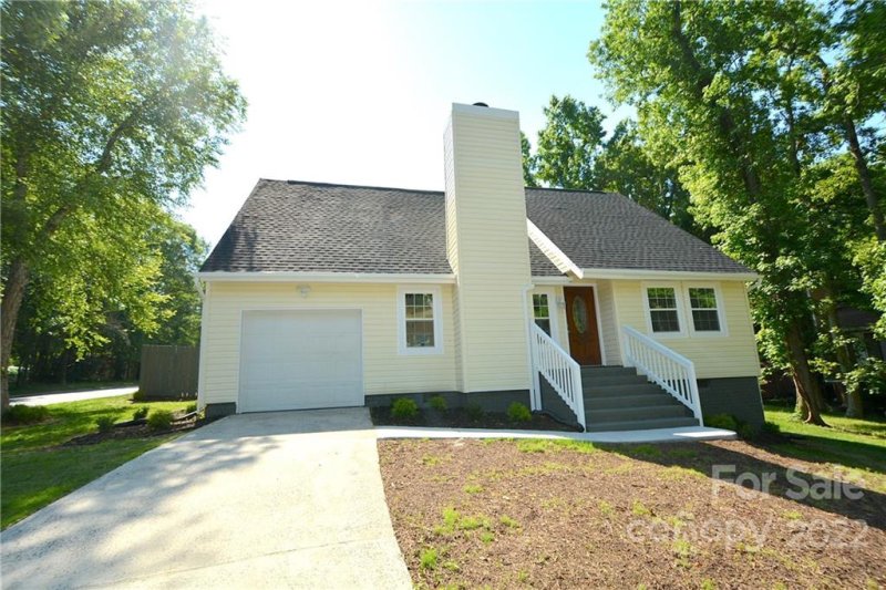 Property image 4 at 4910 Rolling Oak Lane, Charlotte, NC 28227