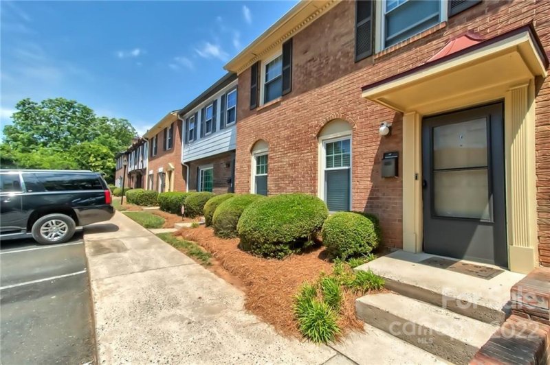 Property image 2 at 1525 Lansdale Drive, Charlotte, NC 28205