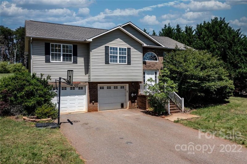 Property image 4 at 3301 47th Avenue Place, Hickory, NC 28601