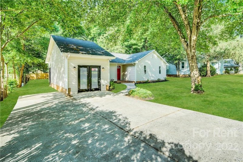 Property image 2 at 7820 Hickory Hollow Lane, Charlotte, NC 28227