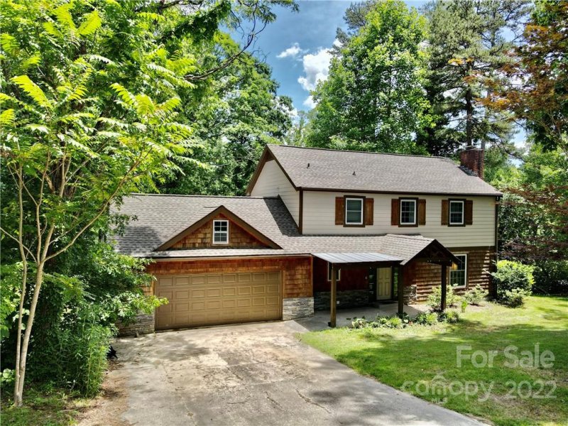 Property image 2 at 4 Beechwood Lakes Drive, Hendersonville, NC 28792