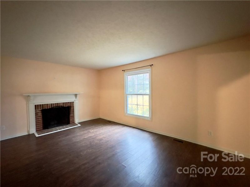 Property image 4 at 4 Beechwood Lakes Drive, Hendersonville, NC 28792